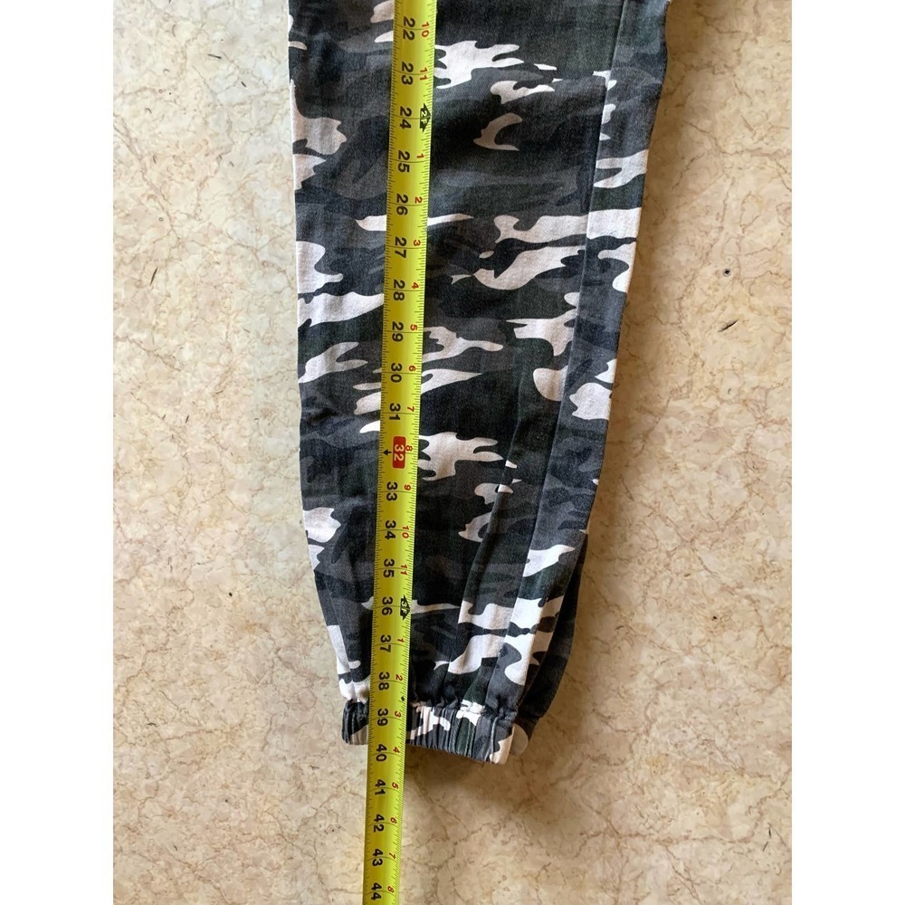 pretty Little thing Grey Camo print cargo pants size 6 - Picture 5 of 11